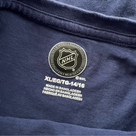 NHL Vancouver Canucks Hockey Tee Tshirt Youth Size 14/16 Unisex Boys Girls - Picture 4 of 4